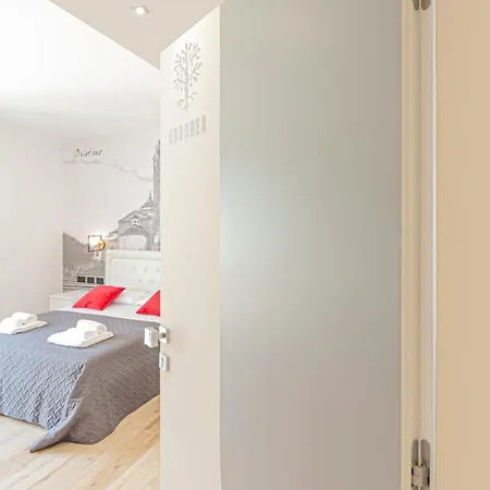 Eleonore Elegant Cagliari